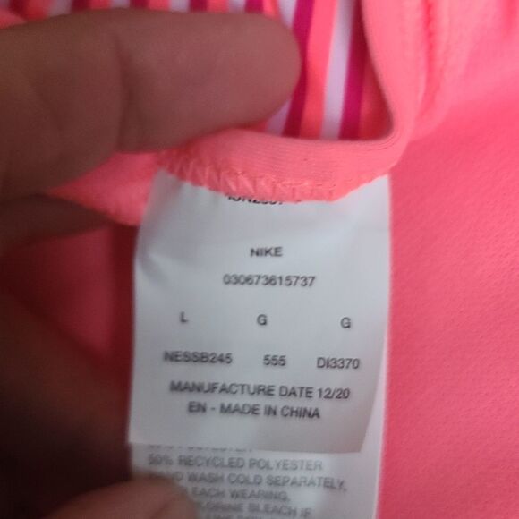 NIKE Workout top. - Picture 11 of 12